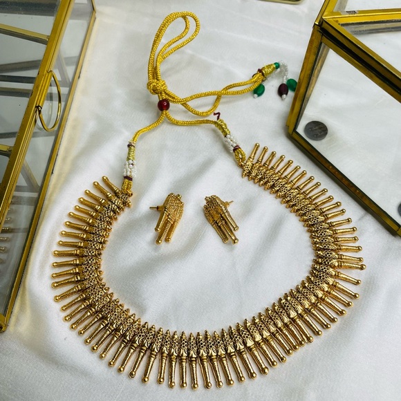 Dazzling Forest Jewels Golden Necklace from New York - Picture 4 of 5